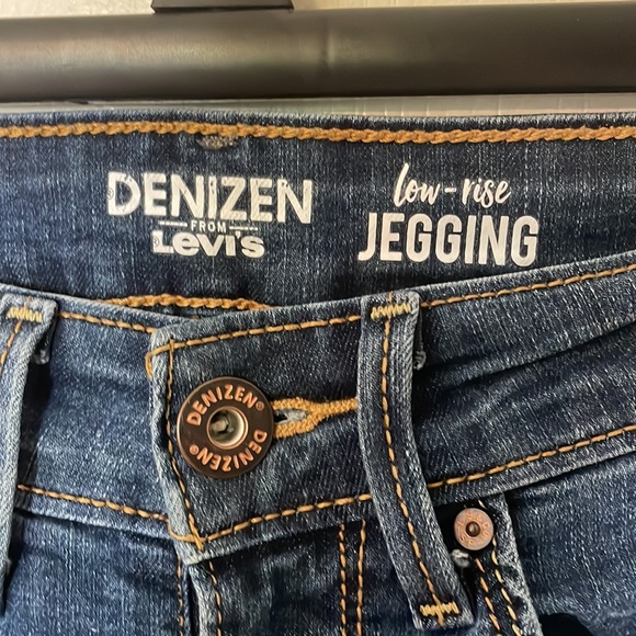 LEVI’S Low-Rise Juniors Jeggings with Rips - Picture 3 of 4